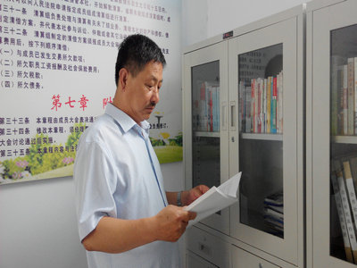 杨春安：一个爱琢磨事的村支书